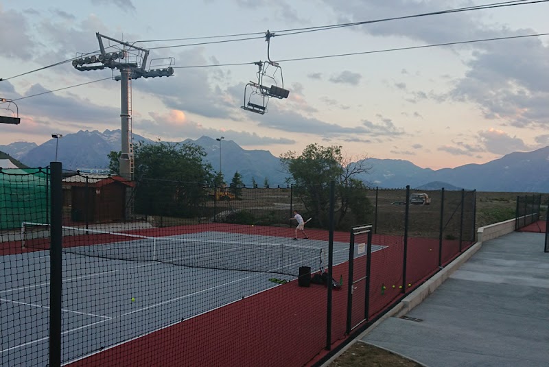 alpe dhuez l tennis club - Image 5