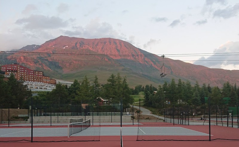 alpe dhuez l tennis club - Image 2